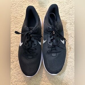 NWOT Black Nike flex Sneakers